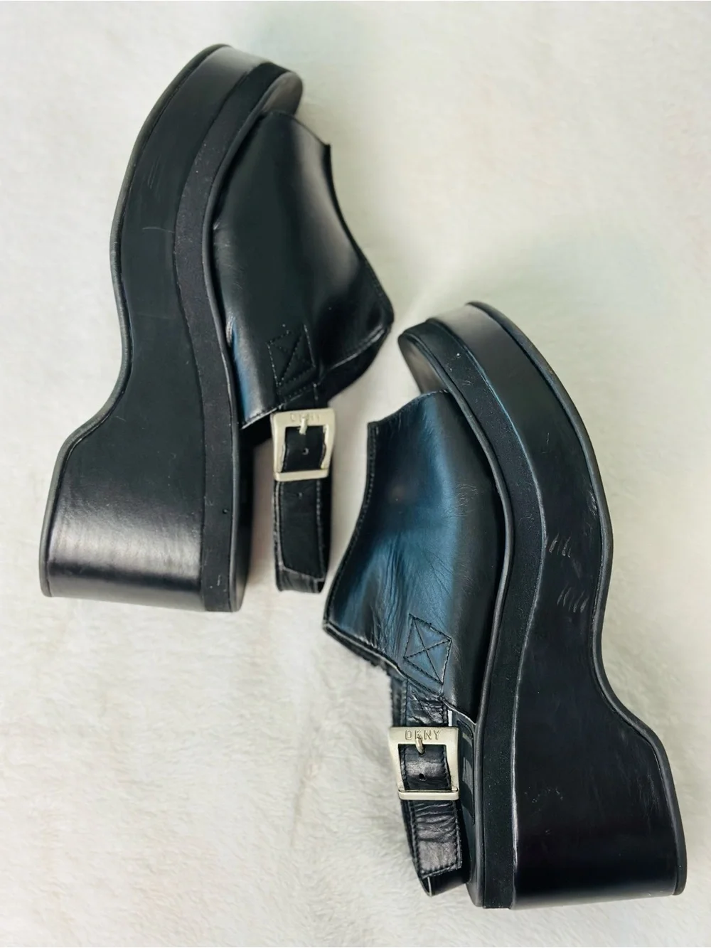 Y2K Vintage DKNY Black  Leather Platform Sandals Size 6
